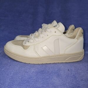 Veja V-10 B Mesh White Natural Low Top Sneakers